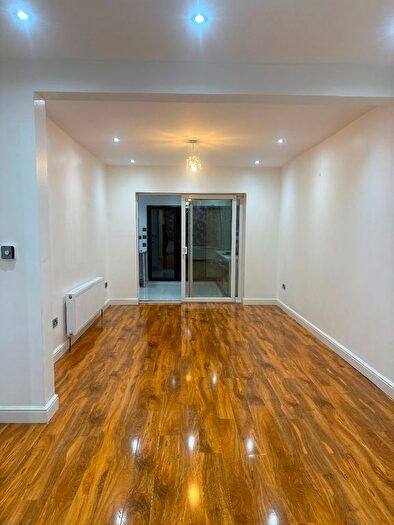 4 Bedroom Terraced House To Rent In Whitton Avenue East, Greenford, UB6