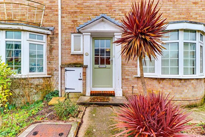 3 Bedroom Property To Rent In Sandalwood, Guildford, GU2