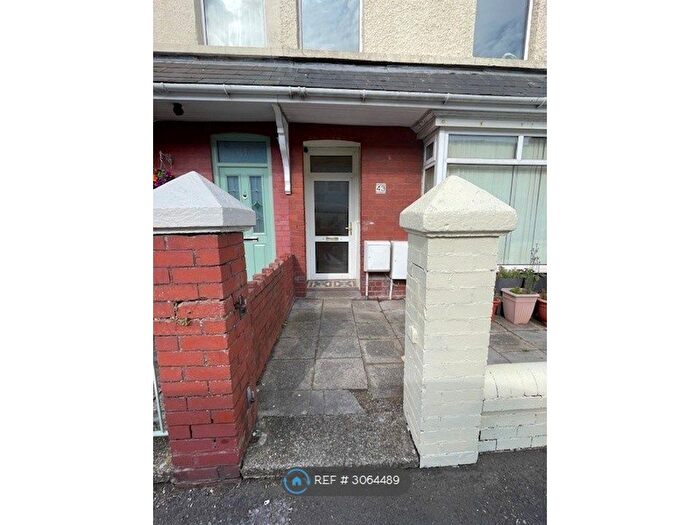 2 Bedroom Flat To Rent In Suffolk Place, Porthcawl, CF36