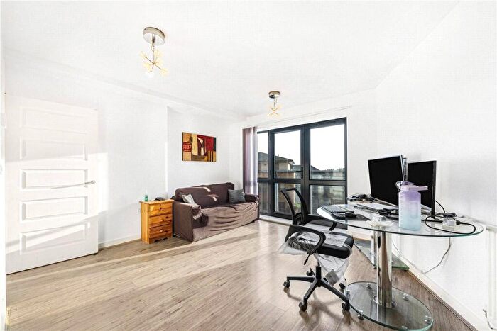 1 Bedroom Apartment For Sale In Gateway Court, Parham Drive, Ilford, IG2