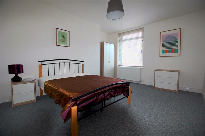 1 Bedroom Terraced House To Rent In Elliott Street, Shipley, Bradford, BD18