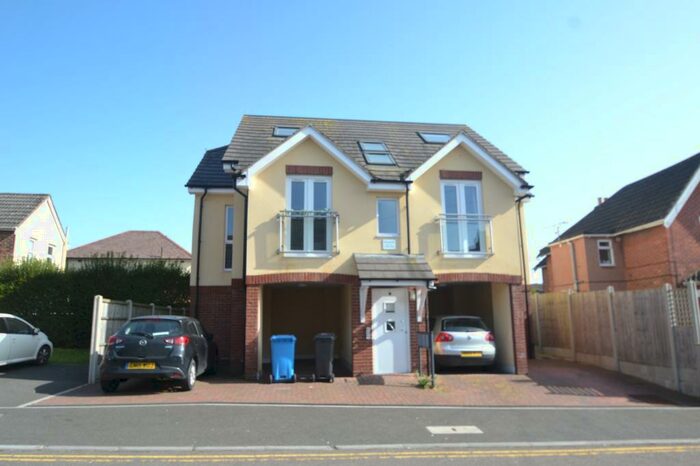 2 Bedroom Flat To Rent In Parkstone, BH12