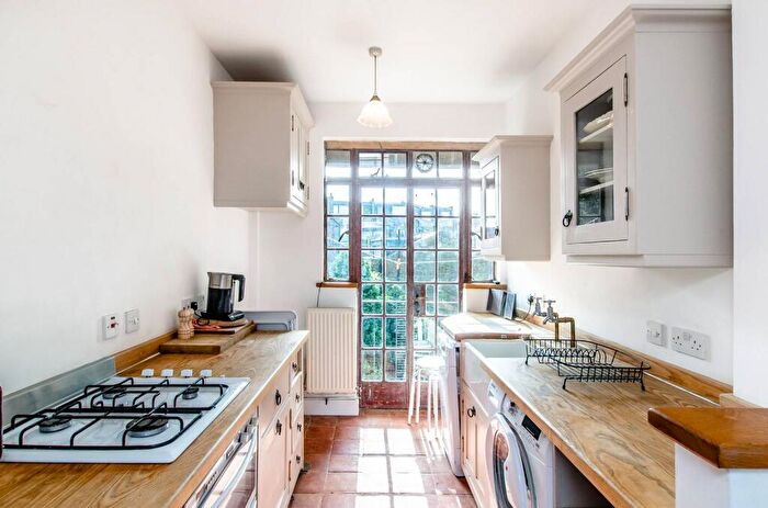 2 Bedroom Flat To Rent In Fortess Road, Kentish Town, London, NW5