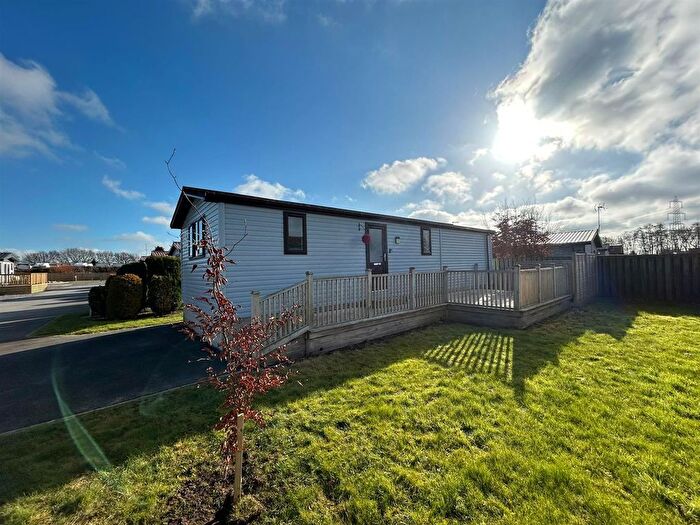 2 Bedroom Park Home For Sale In Hull Road, Wilberfoss, York, YO41