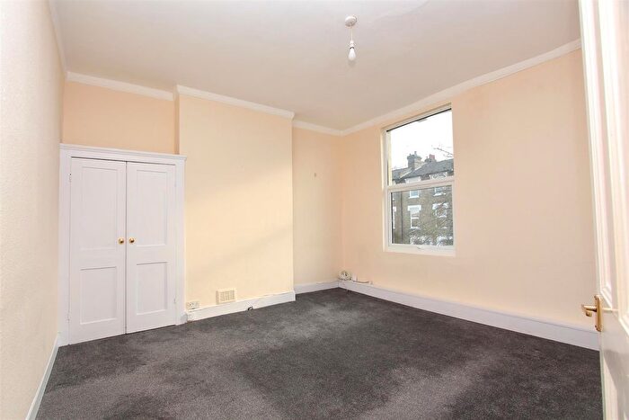 2 Bedroom Flat To Rent In Brooke Road, Clapton, London, E5