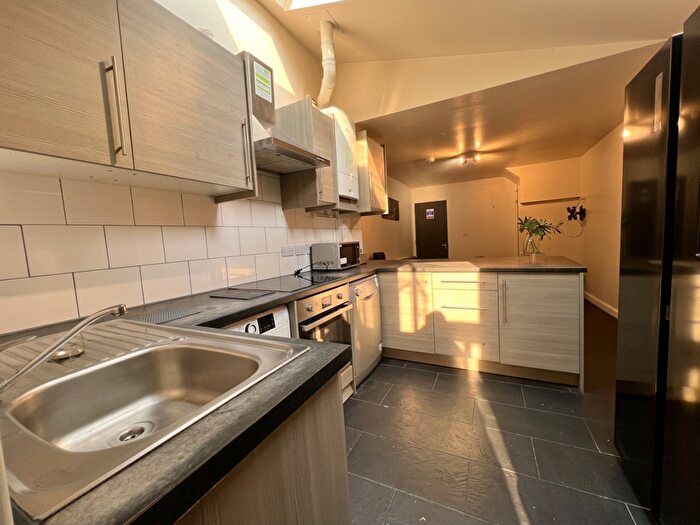 5 Bedroom House To Rent In George Road - Bed, Selly Oak, West Midlands, B29