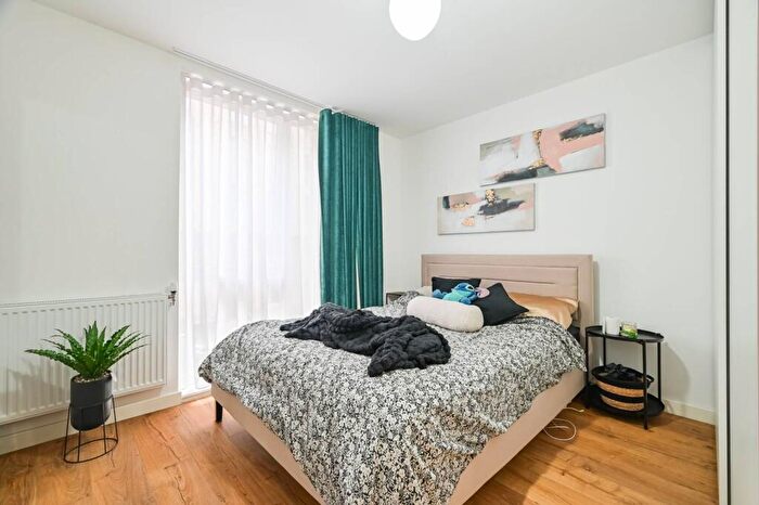 1 Bedroom Flat To Rent In Mahindra Way, , Beckton, London, E6