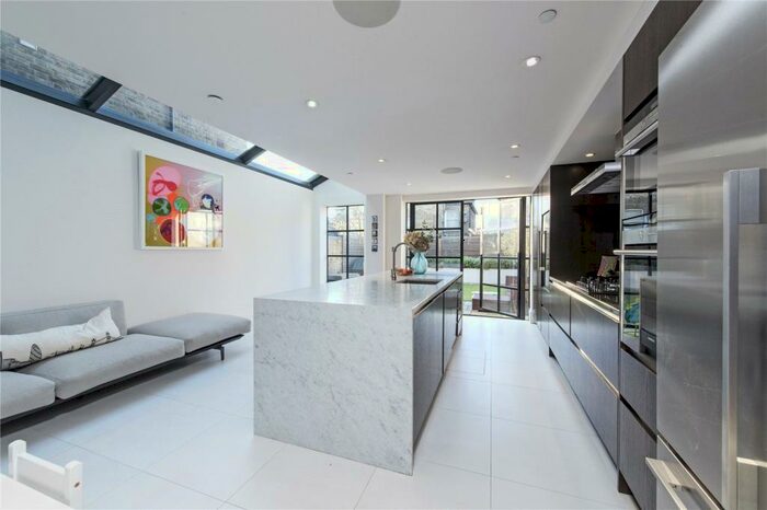 5 Bedroom Terraced House To Rent In Kelmscott Road, SW11