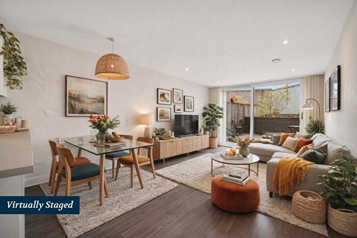 2 Bedroom Flat For Sale In Camberwell New Road, Camberwell, SE5