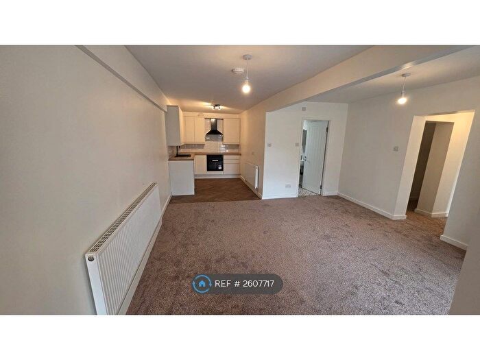 2 Bedroom Flat To Rent In Nab Lane, Mirfield, WF14