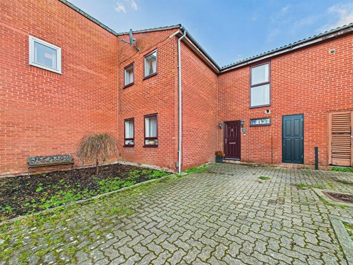 3 Bedroom Terraced House For Sale In Witham Way, Walton Court, Aylesbury, HP21