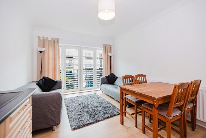 3 Bedroom Flat To Rent In Blackwood Crescent, Edinburgh, EH9