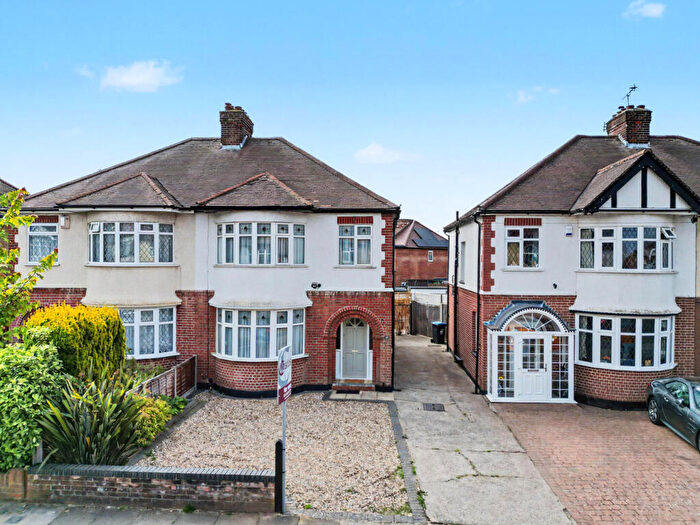 3 Bedroom House For Sale In Riversfield Road, Enfield, EN1