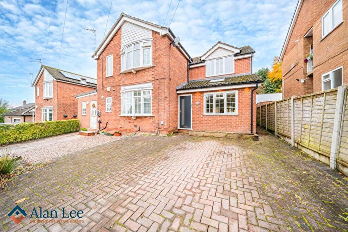 3 Bedroom Maisonette For Sale In Hazlemere Avenue, Macclesfield, SK11