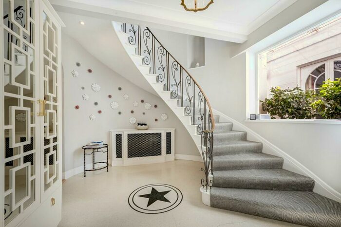 3 Bedroom Town House To Rent In Cathcart Road, London, SW10