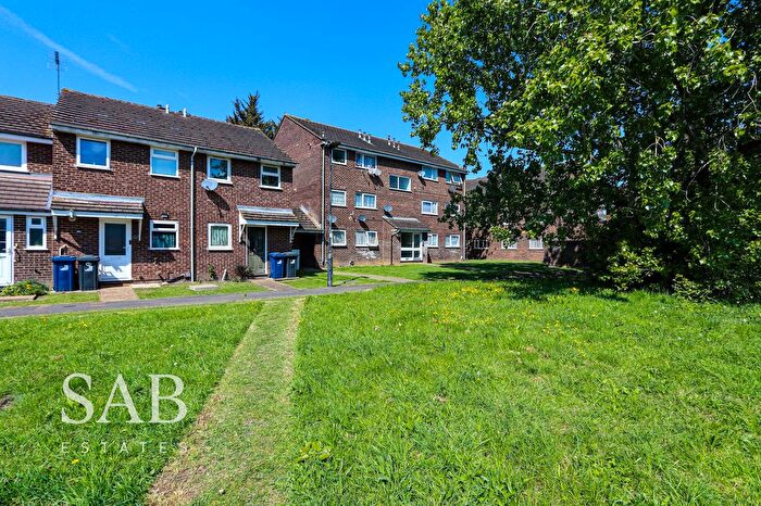 2 Bedroom Flat To Rent In Hazelmere Drive, Northolt, UB5