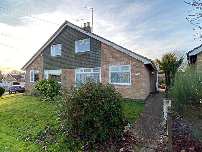 3 Bedroom Chalet For Sale In Church Croft, Roade, Northampton, NN7