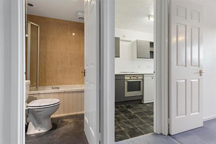 1 Bedroom Flat For Sale In Kings Road, Petersfield, GU32