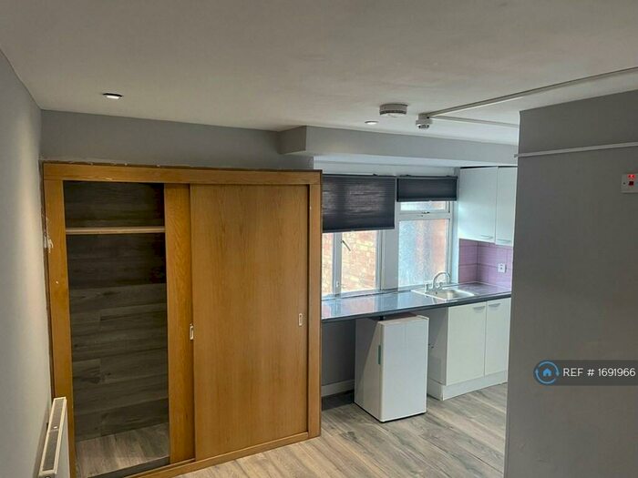 Studio To Rent In High Street, Wealdstone, Harrow, HA3