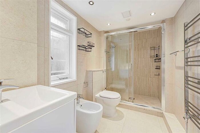 2 Bedroom Flat To Rent In Courtfield Road, South Kensington, SW7