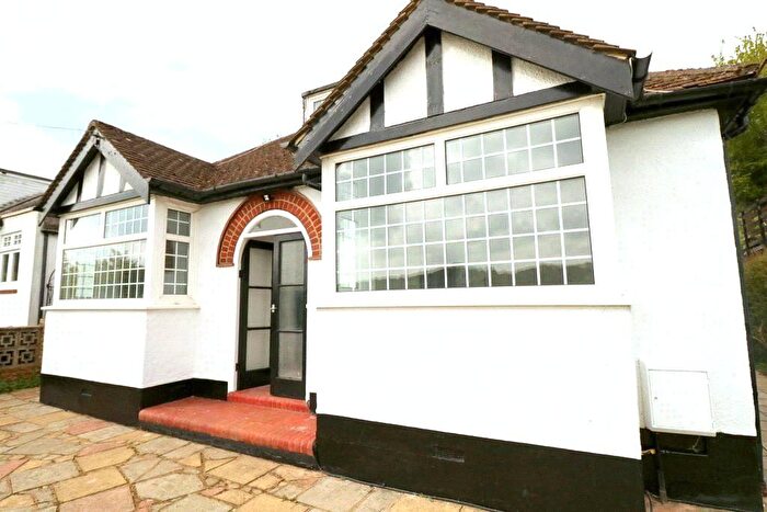 3 Bedroom Bungalow To Rent In Hilltop Road, Whyteleafe, CR3