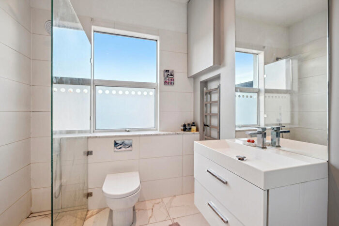 1 Bedroom Flat For Sale In Barker Street, Chelsea, SW10