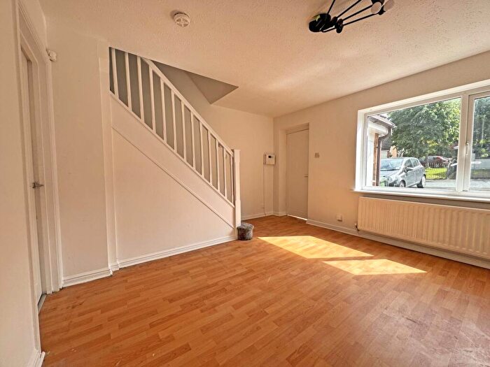 2 Bedroom Town House To Rent In Sefton Close, Sholver, OL1