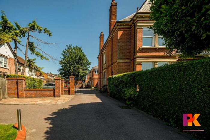 1 Bedroom Flat To Rent In London Road, High Wycombe, HP11