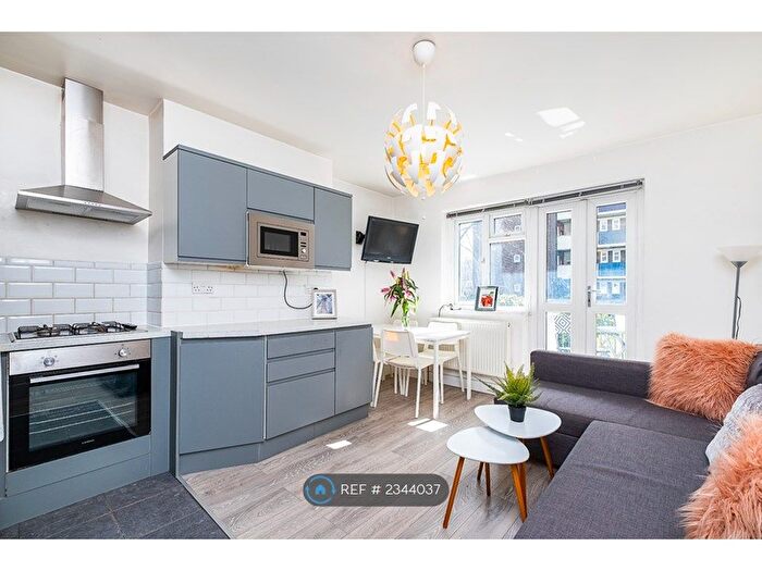 3 Bedroom Flat To Rent In Sylvia Court, London, N1