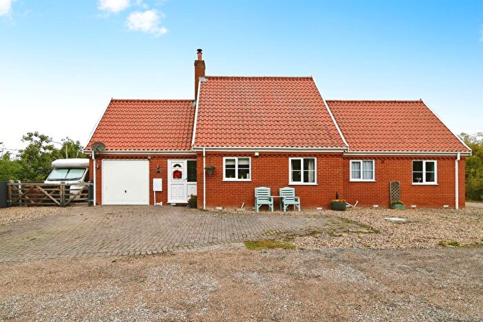 3 Bedroom Bungalow For Sale In Church Farm Close, Horham, Eye, IP21