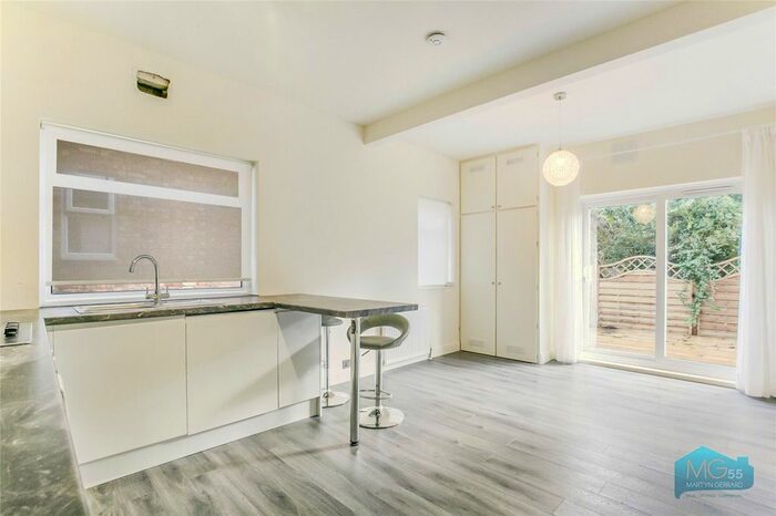 2 Bedroom Maisonette To Rent In West End Lane, High Barnet, Hertfordshire EN5