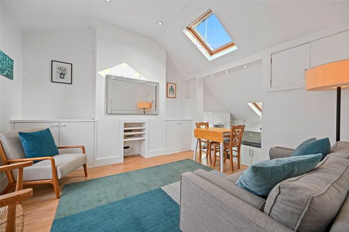 2 Bedroom Flat To Rent In Curwen Road, London, W12