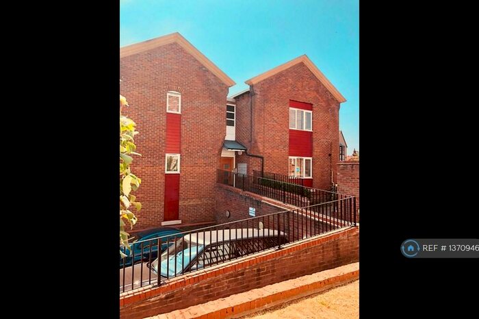 2 Bedroom Flat To Rent In St. Marys Grove, Reading, RG1