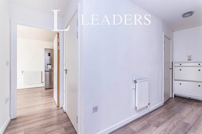 2 Bedroom Apartment To Rent In Royal Court, CR0