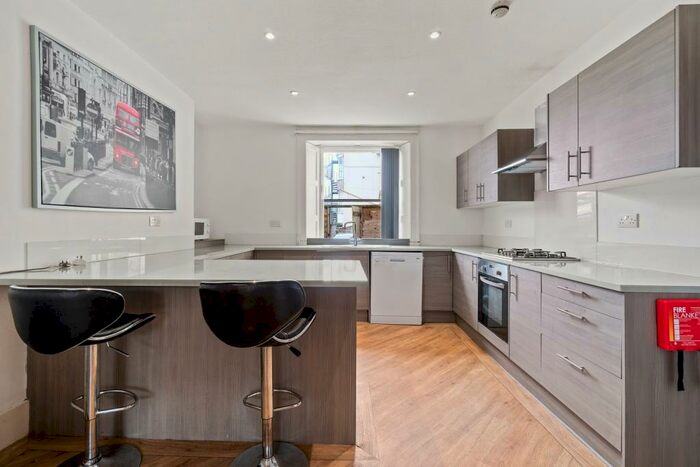 10 Bedroom Terraced House To Rent In North Road East, Plymouth, Devon, PL4