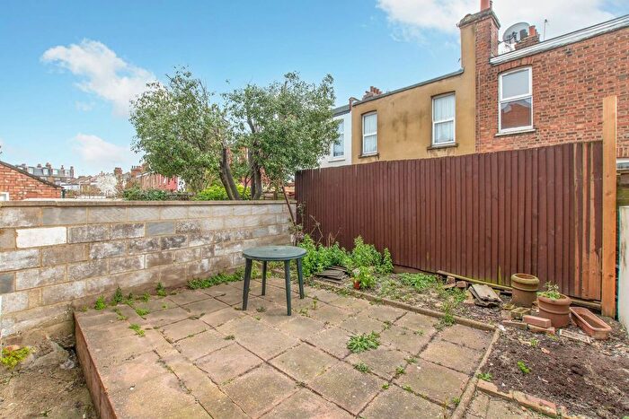 2 Bedroom Flat To Rent In Maybury Gardens, Willesden, London, NW10