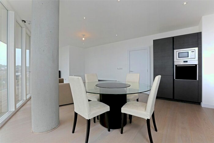 2 Bedroom Flat To Rent In River Gardens Walk, London, SE10