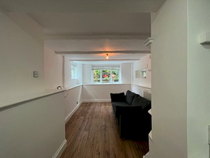 1 Bedroom Maisonette To Rent In Denmark Hill, Camberwell, London, SE5