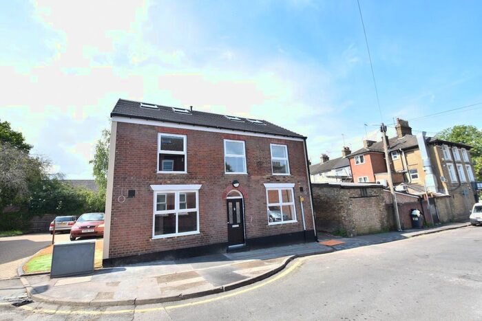 1 Bedroom Flat To Rent In Winfield Street, Dunstable, Bedfordshire, LU6