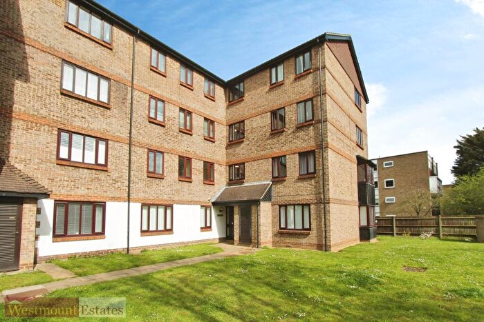 1 Bedroom Flat To Rent In Chalkstone Close, Welling, DA16