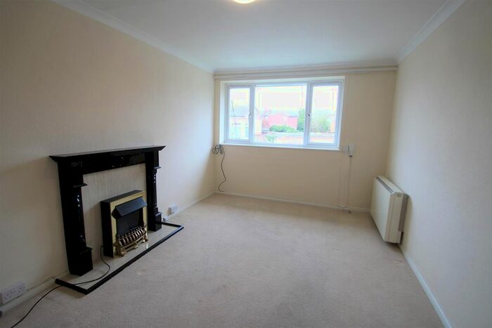 2 Bedroom Maisonette To Rent In Sycamore Drive, Park Street, St. Albans, AL2