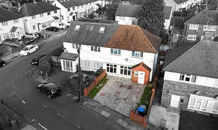 3 Bedroom Semi Detached House For Sale In Laburnum Grove, London, NW9