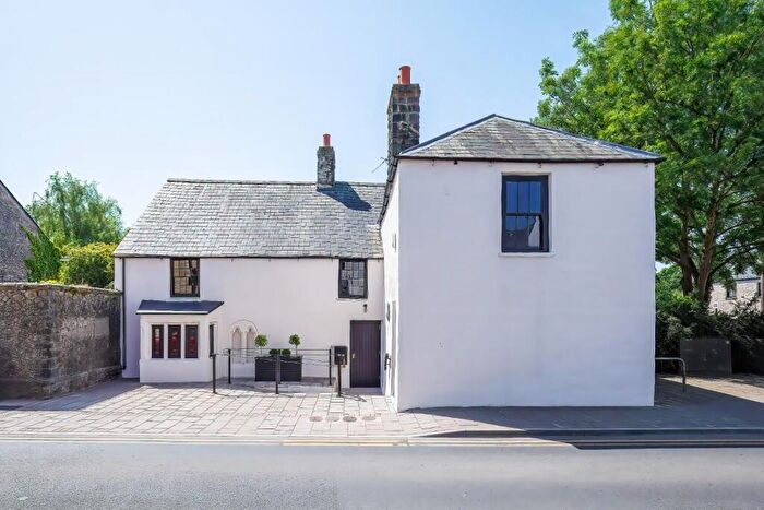 2 Bedroom Apartment For Sale In The Market Place, High Street, Cowbridge, Vale Of Glamorgan, CF71