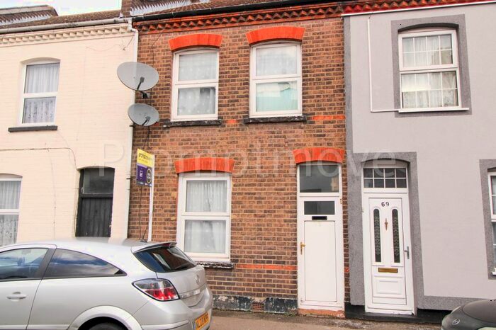Terraced House To Rent In Wimborne Road, Luton, LU1