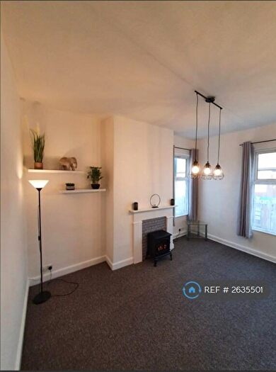 1 Bedroom Flat To Rent In Oldham Street, Hyde, SK14