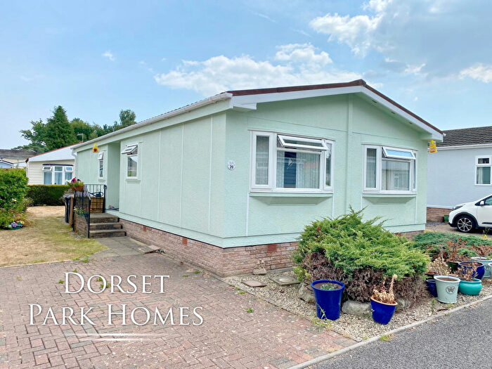 2 Bedroom Park Home For Sale In Gladelands Park, Ringwood Road, Ferndown, Dorset, BH22