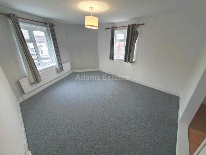 1 Bedroom Flat To Rent In Grovelands Road, Reading, RG30