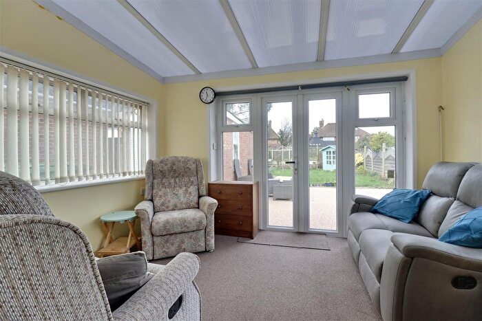 2 Bedroom Semi Detached Bungalow For Sale In Carshalton Avenue, Portsmouth, PO6