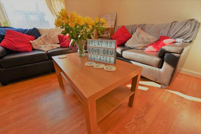 3 Bedroom Flat To Rent In Midland Road, LS6
