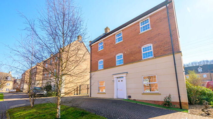 6 Bedroom Detached House For Sale In A Superb Family Home On Littleover Way In Grantham, NG31